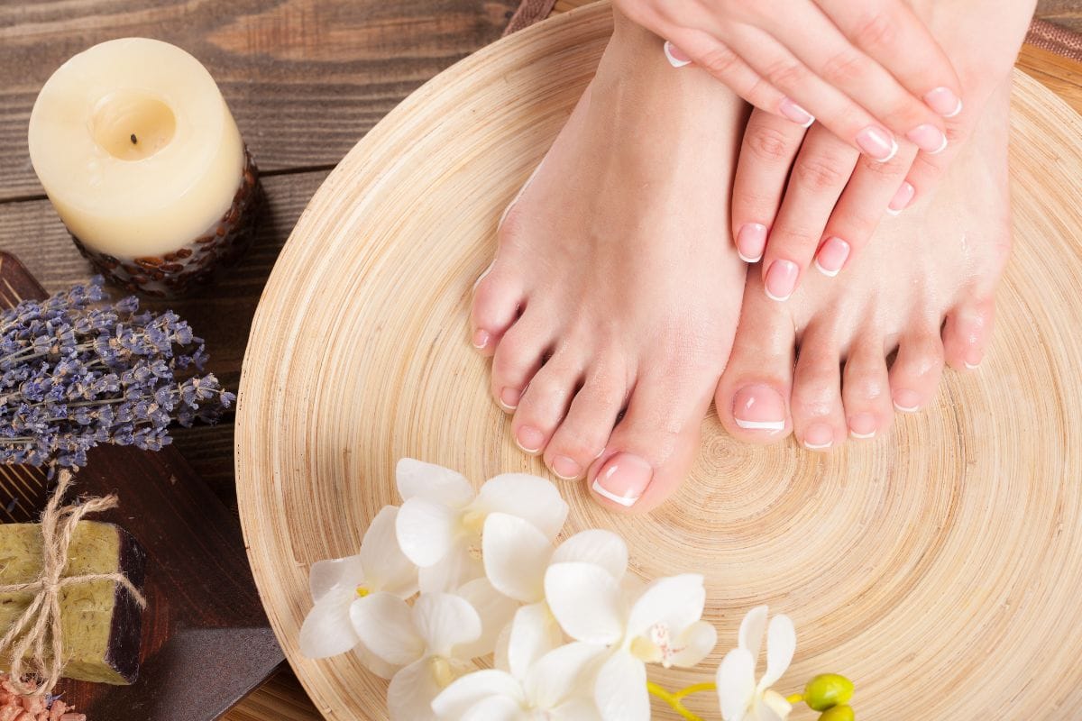 Enlever la corne des pieds bicarbonate : méthode simple et efficace